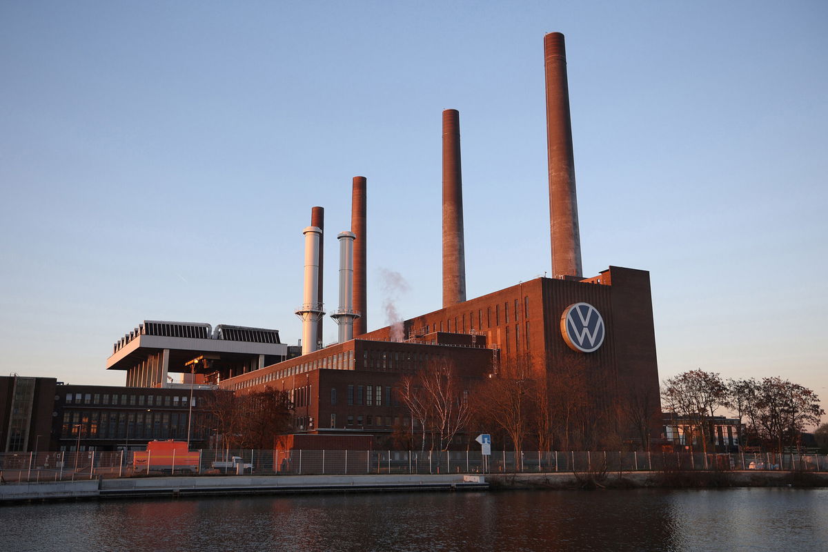 <i>Krisztian Bocsi/Bloomberg/Getty Images</i><br/>The Volkswagen AG headquarters and auto plant next to the Midland Canal in Wolfsburg