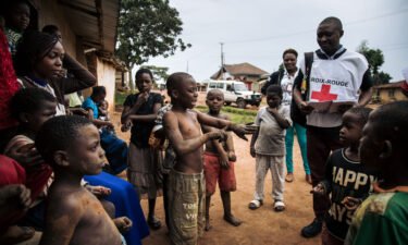 Red Cross members go door-to-door in Beni