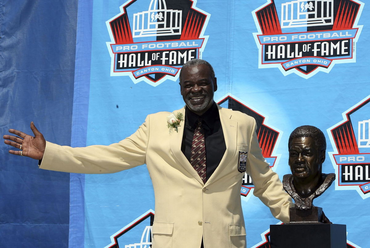 <i>Doug Benc/Getty Images North America/Getty Images</i><br/>Rayfield Wright of the Dallas Cowboys poses with his bust after his induction during the Class of 2006 Pro Football Hall of Fame Enshrinement Ceremony.