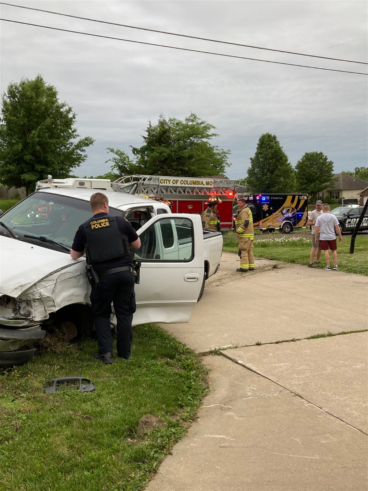 Columbia Fire working an MVC on Mexico Gravel, at least one injured
