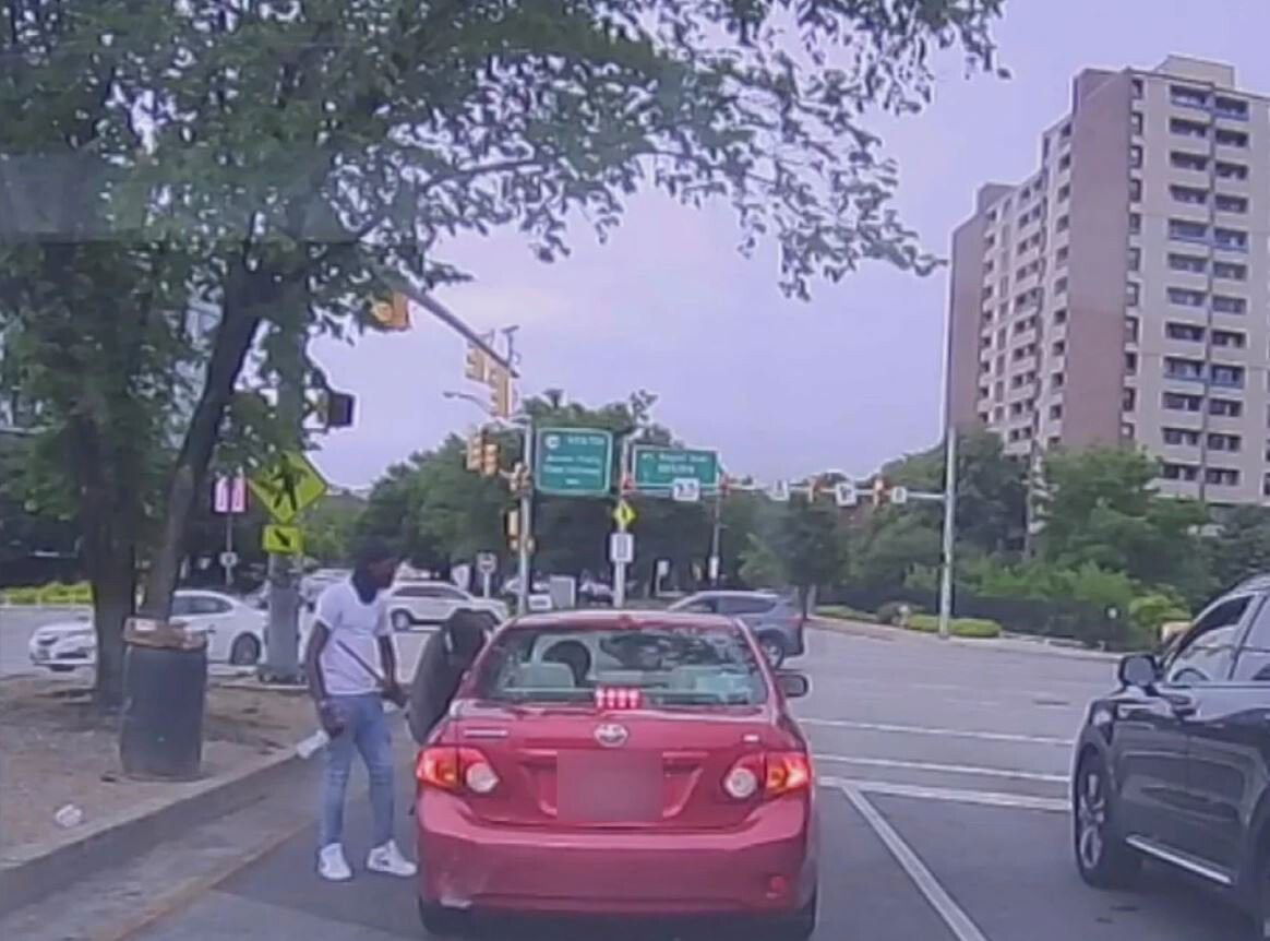 <i>WJZ</i><br/>Video appears to show squeegee workers assaulting a driver at a red light off of Mount Royal Avenue in Baltimore.