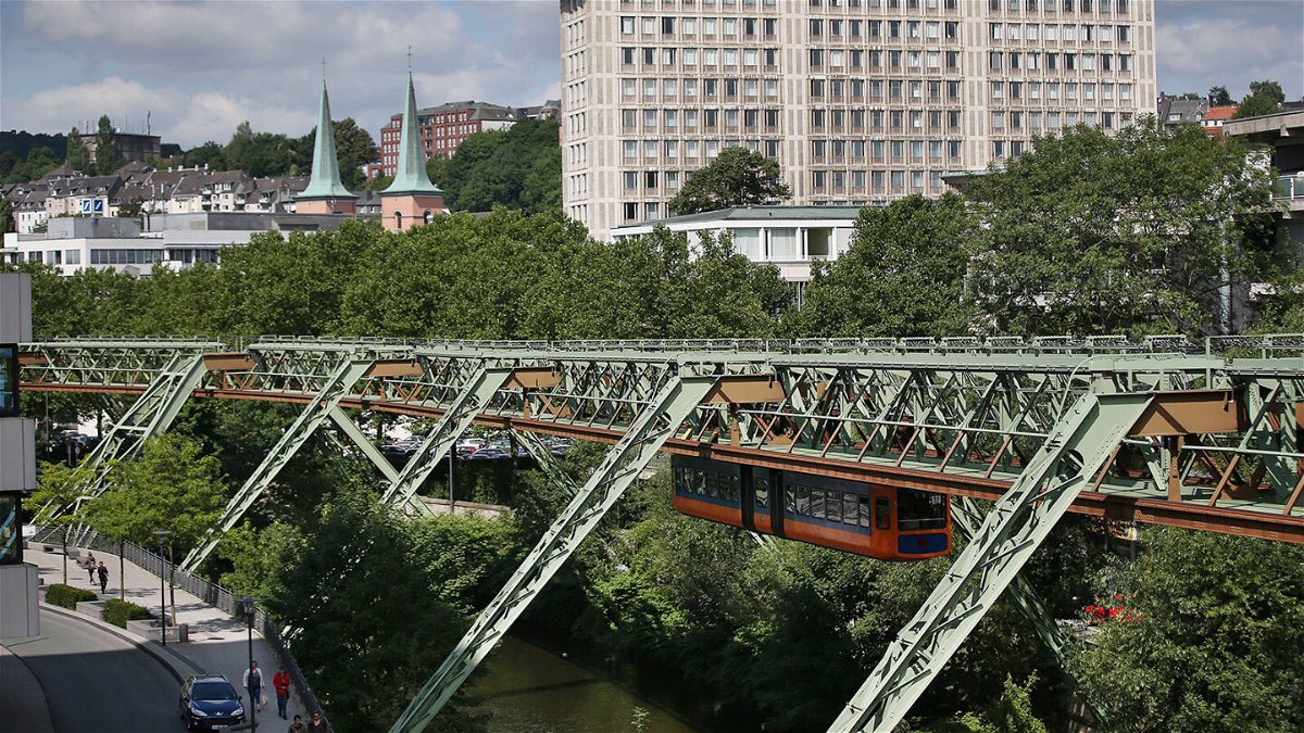 <i>Oliver Berg/picture-alliance/dpa/AP</i><br/>The Wuppertal suspension railway is able to bypass obstacles like roads and waterways.