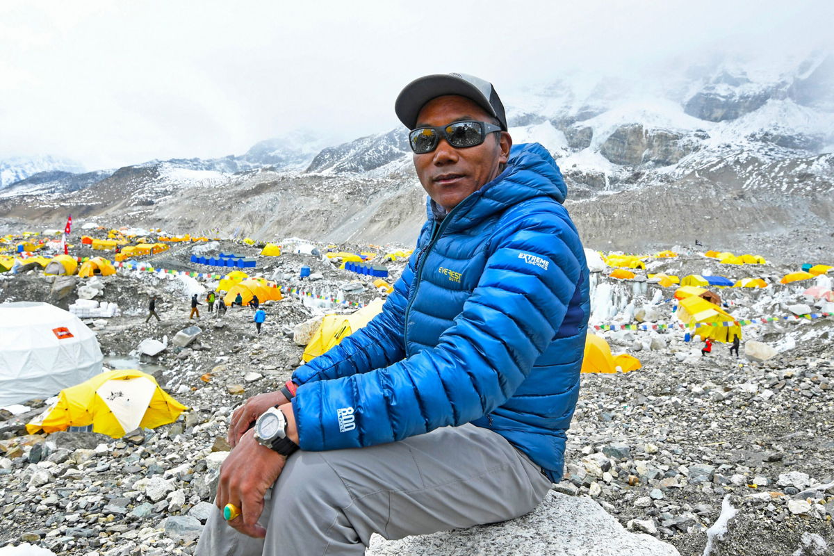 <i>Prakash Mathema/AFP/Getty Images</i><br/>Kami Rita Sherpa
