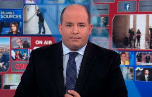 Ο Brian Stelter του CNN συζητά τις προκριματικές εκλογές στην Πενσυλβάνια για τη Γερουσία και τον κυβερνήτη των ΗΠΑ και πώς χωρίζει δύο εξέχοντες οικοδεσπότες του Fox.