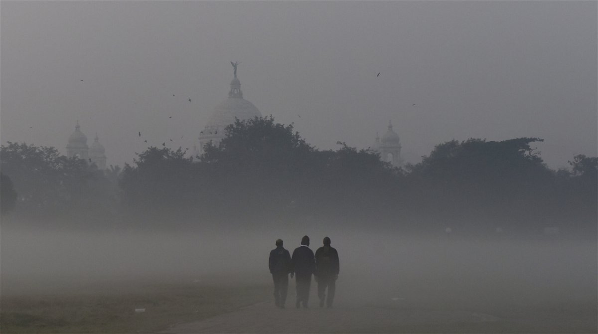 <i>Indranil Aditya/NurPhoto/Getty Images</i><br/>People walks through the dense smog in Kolkata