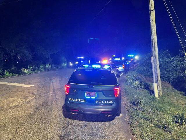 <i>WRAL</i><br/>Police ended a search for a robbery suspect late Tuesday after a high-speed chase topping over 100 mph ended near a Raleigh neighborhood.