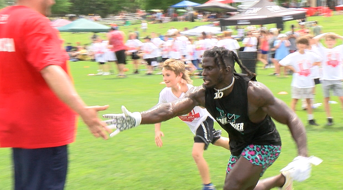 Kansas City Chiefs WR Tyreek Hill brings youth football camp to Columbia