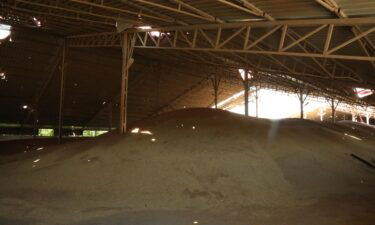 A warehouse in Bakhmut containing grain was hit by an airstrike on the morning of Thursday