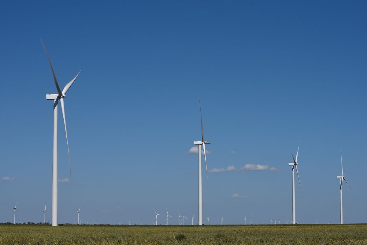 <i>Nick Oxford/Reuters</i><br/>Texans are cranking on the air conditioning this week amid an unusually early heat wave