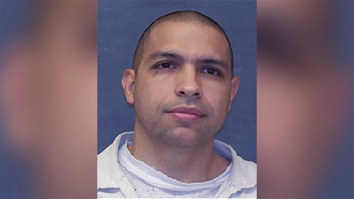 <i>AP</i><br/>New details have emerged revealing how convicted murderer Gonzalo Lopez escaped a prisoner bus in Texas and what he did before killing a family of five