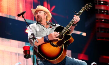 Country music superstar Toby Keith has announced he has been battling stomach cancer since late last year but has received treatment and plans to return to the stage soon.