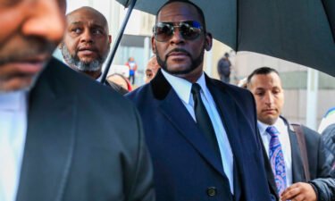 Federal prosecutors in New York recommended that disgraced R&B singer R. Kelly