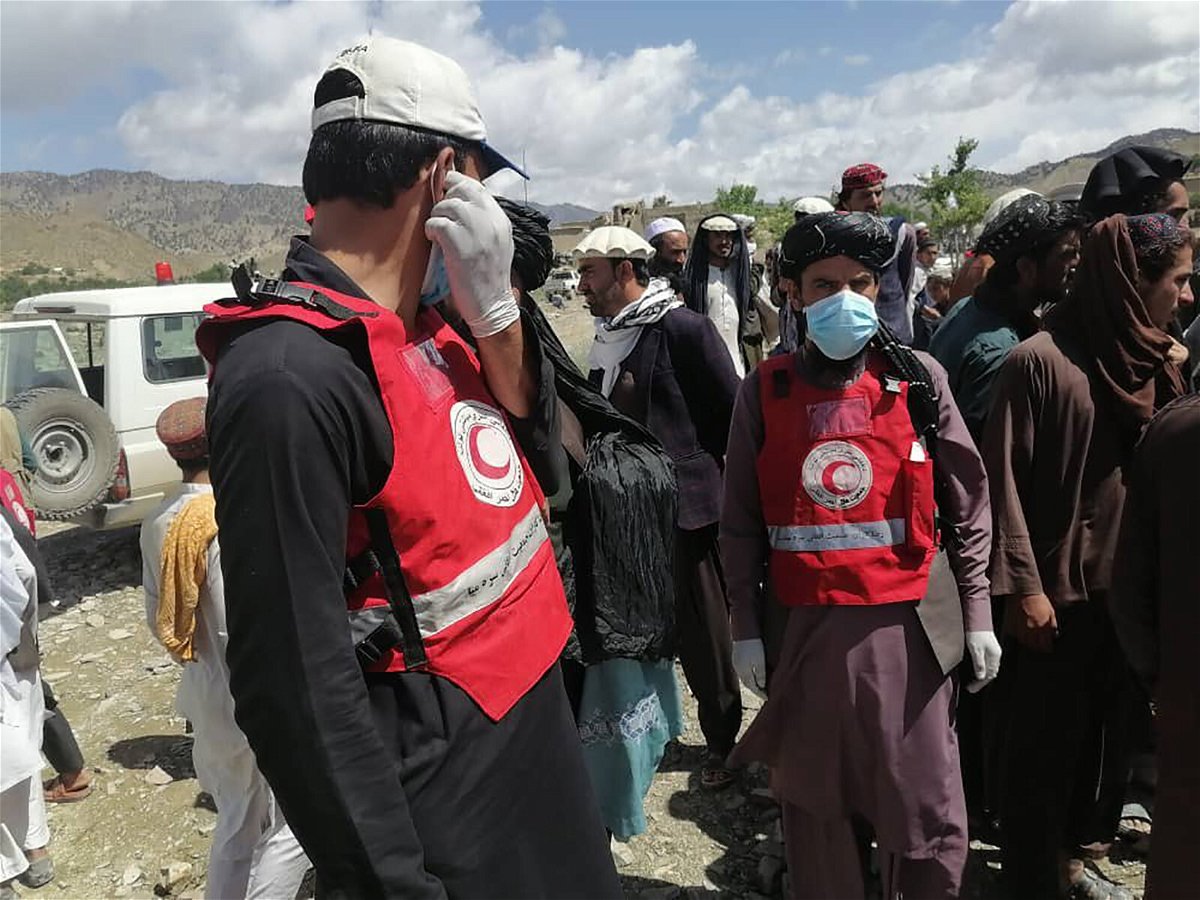 <i>Abdul Wahid Rayan/Twitter</i><br/>Afghan Red Crescent Society volunteers in Giyan district