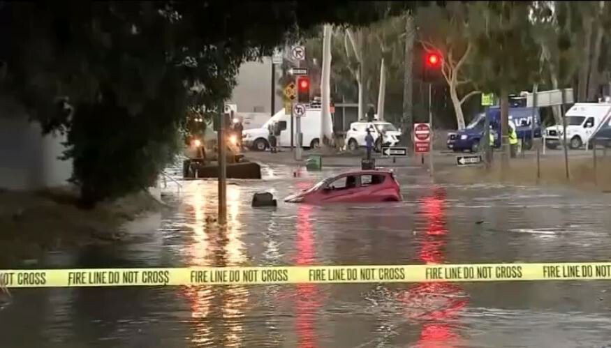 <i>KABC</i><br/>Cars underwater