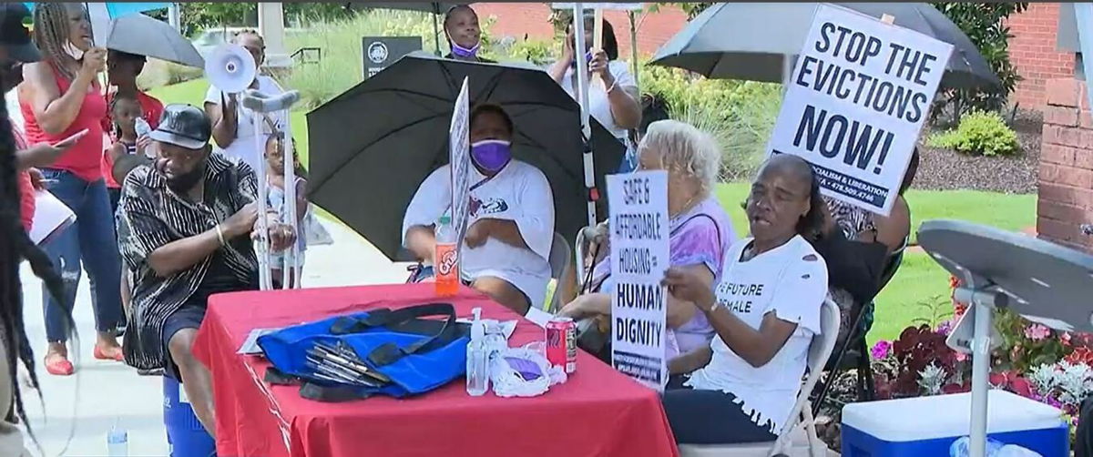 <i>WGCL</i><br/>Decatur Georgia renters held a rally