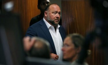 Alex Jones walks into the courtroom in front of Scarlett Lewis and Neil Heslin