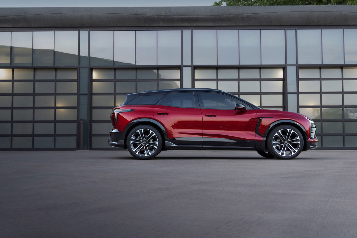 Gm electric on sale suv 2022