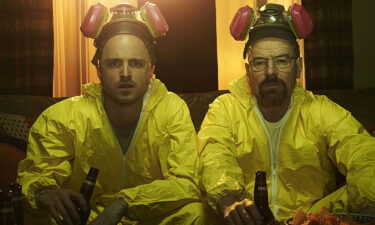 The meth-making protagonists of the hit TV show "Breaking Bad" will be immortalized with bronze statues in the Albuquerque Convention Center.
