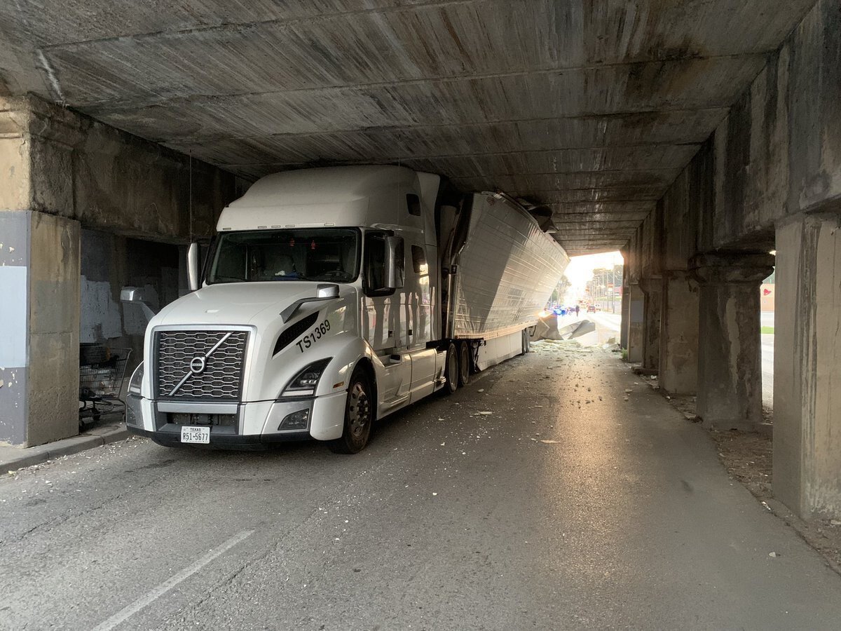 <i>@kcpolice/Twitter/KCTV</i><br/>The Kansas City Police Department shared photos of a semi-truck that tried going under the overpass