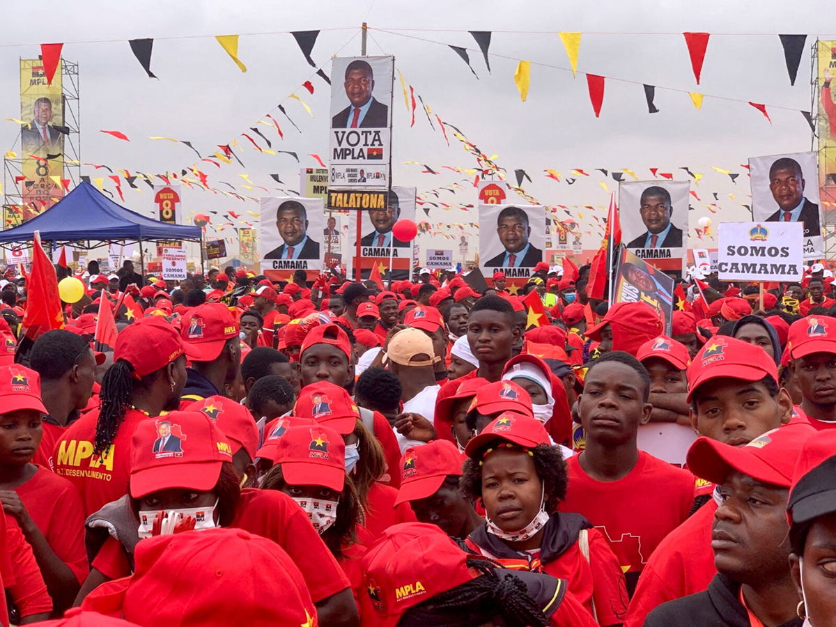 <i>Miguel Pereira/REUTERS</i><br/>Supporters of Angola's President and leader of the ruling MPLA Joao Lourenco attend their party's final rally in Camama