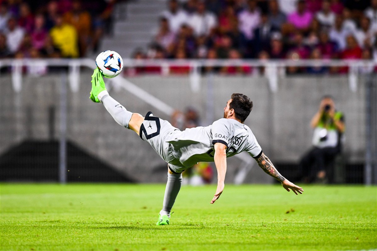 Lionel Messi Scores Acrobatic Bicycle Kick As Psg Thrashes Clermont In Season Opener Abc17news