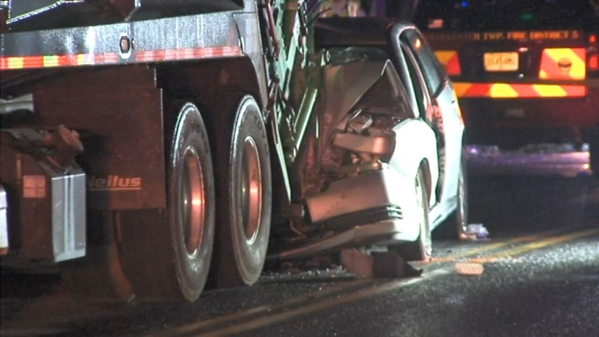 <i>WPVI</i><br/>A worker on the back of a garbage truck pushed his coworker out of the way when he noticed a car heading straight for them in Sicklerville