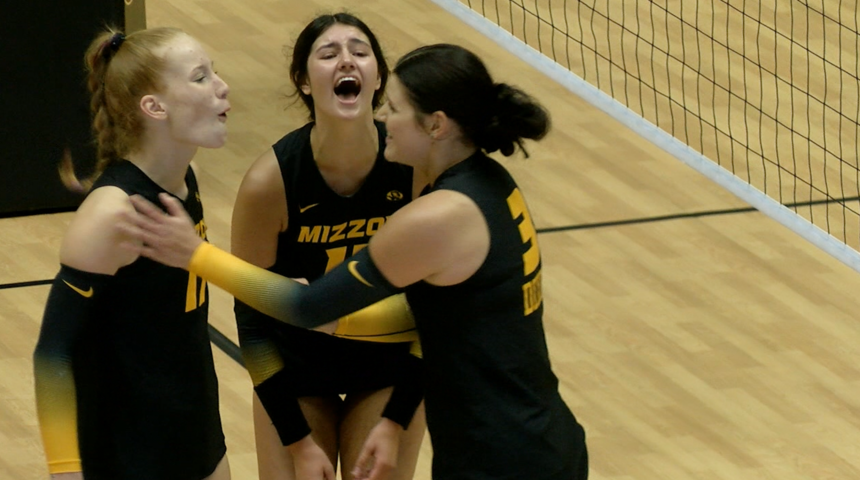 mizzou-volleyball-sweeps-opening-weekend-at-hearnes-center-abc17news