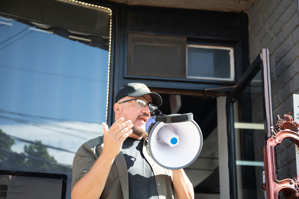 <i>Allyse Pulliam/Times Herald-Record/USA Today Network</i><br/>Oath Keeper leader Stewart Rhodes speaks at the Casa Di Dolore tattoo shop in Newburgh