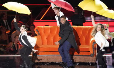 Host Kenan Thompson and dancers perform a tribute to 'Friends' at the 74th Primetime Emmy Awards.