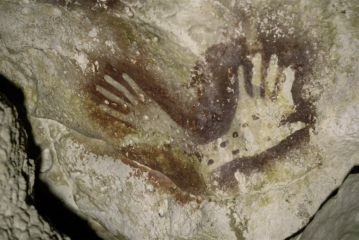 <i>Kinez Riza</i><br/>Hand stencils were found in the cave where the amputated skeleton was discovered.