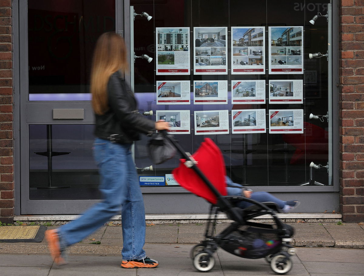 <i>Isabel Infantes/AFP/Getty Images</i><br/>A member of the public looks at residential properties displayed for sale in the window of an estate agents' in London on September 30.