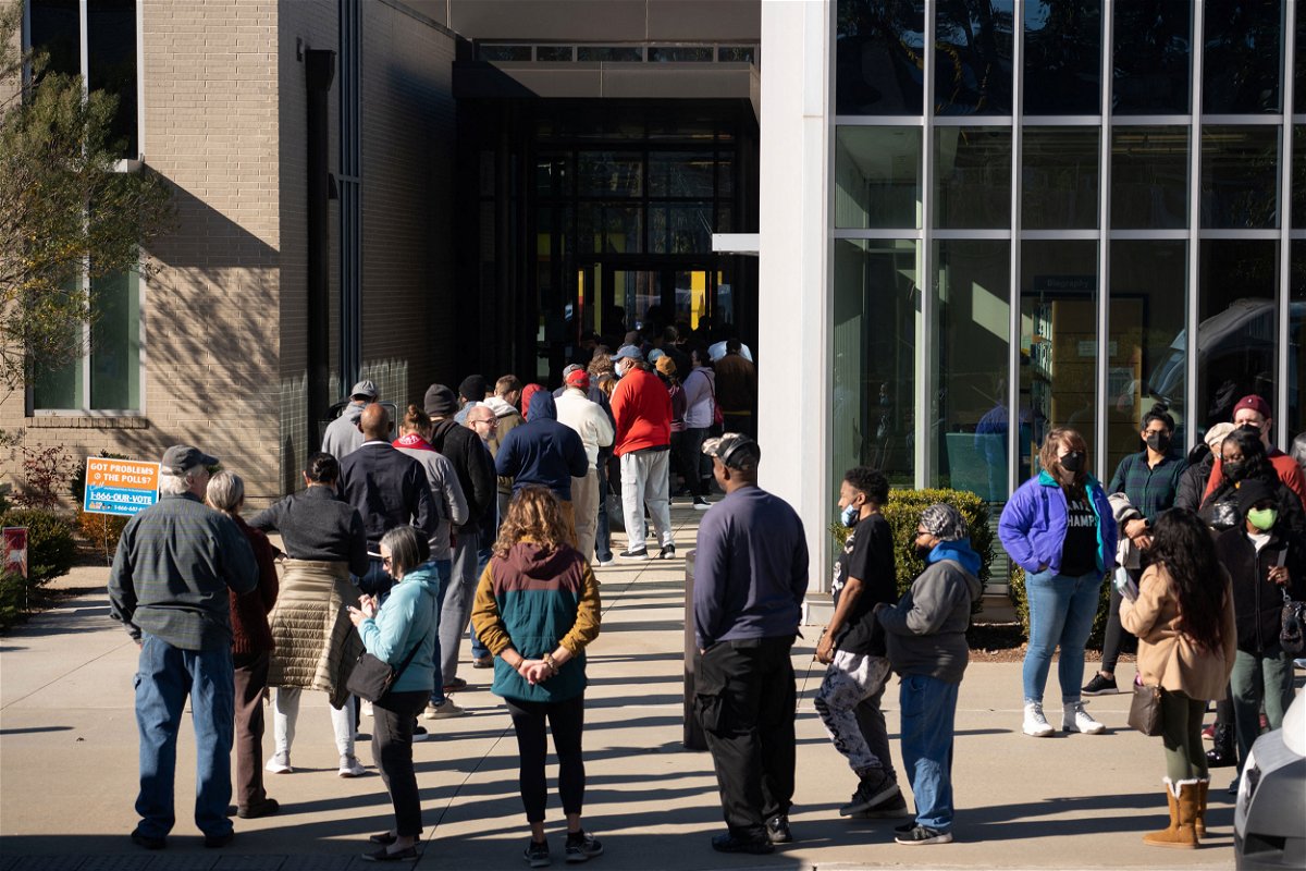 <i>Megan Varner/Reuters</i><br/>Voters line up at Metropolitan Library in Atlanta on November 29