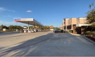 Houston police are searching for a robbery suspect who flirted with his victim before taking her purse at a gas station in north Houston.