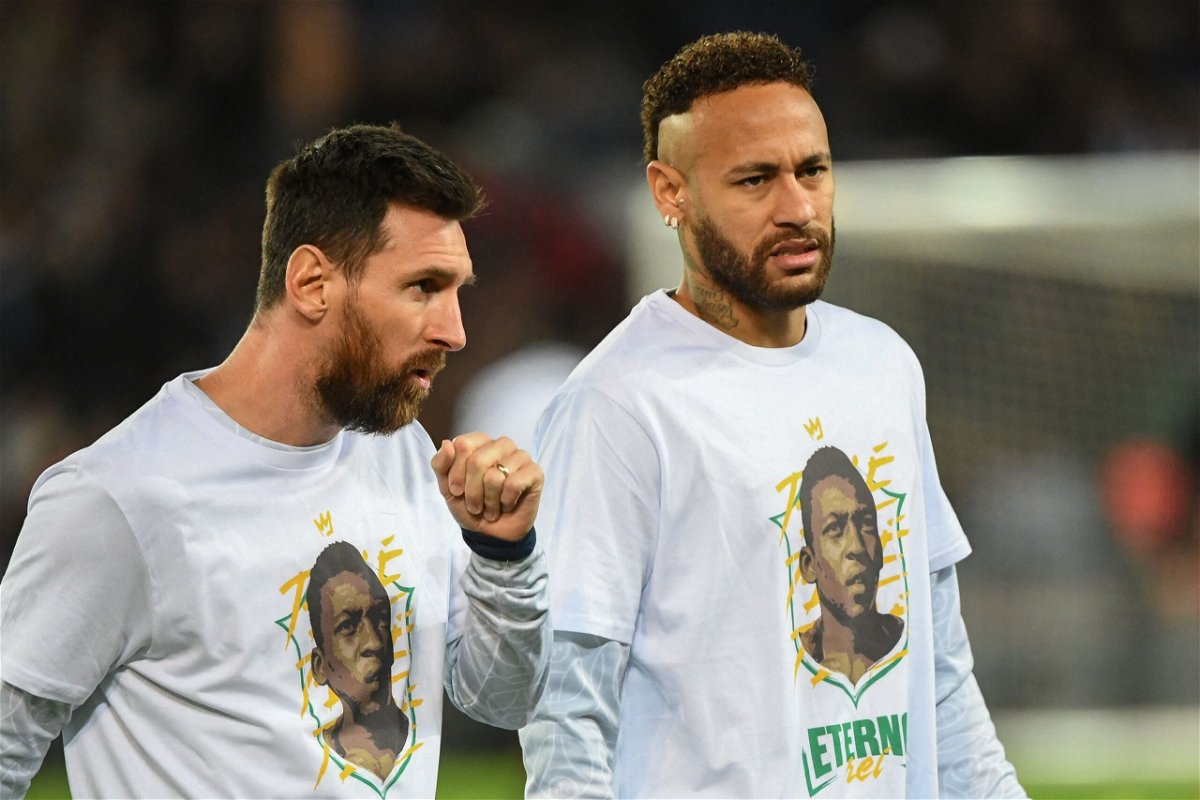 <i>Bertrand Guay/AFP/AFP via Getty Images</i><br/>Messi and his teammates wore t-shirts to honor Pelé during the warmup.