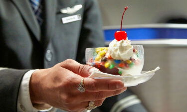 Desserts are returning to premium cabins on United's international flights.