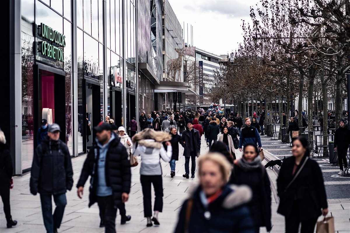 <i>Ben Kilb/Bloomberg/Getty Images</i><br/>Europe’s recession may not be as bad as feared. Pictured are shoppers in Frankfurt