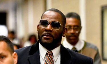 Prosecutors in Illinois’ Cook County have dropped state sex-crime charges against singer R. Kelly