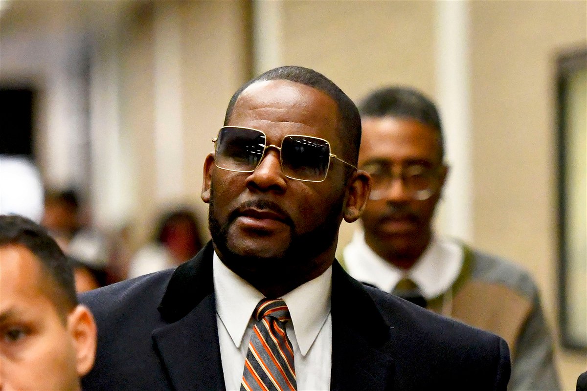 <i>Matt Marton/AP</i><br/>Prosecutors in Illinois’ Cook County have dropped state sex-crime charges against singer R. Kelly