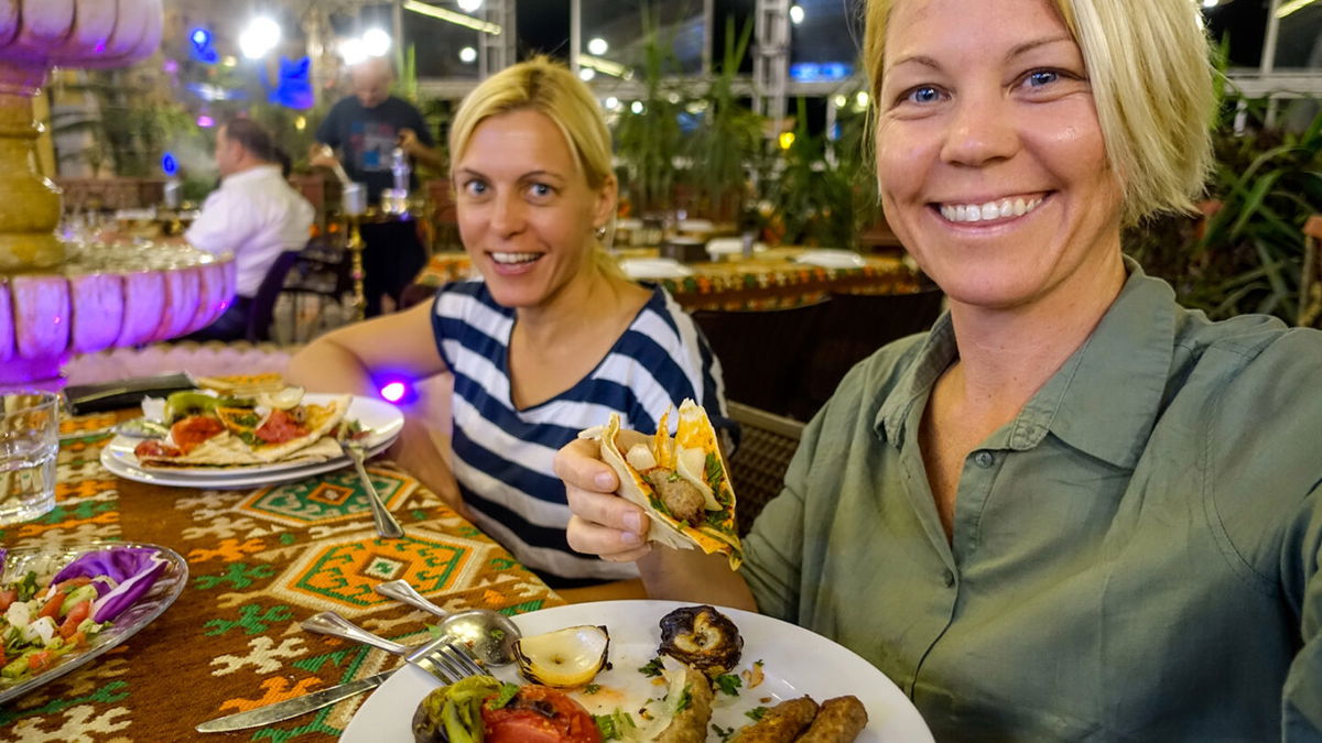 <i>Rachel Davey/Very Hungry Nomads</i><br/>Rachel Davey and Martina Sebova in Aleppo