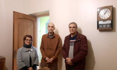 Sotoudeh (left) with Meysami (center) and Khandan (right).