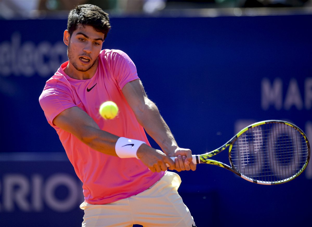 <i>Marcelo Endelli/Getty Images</i><br/>Alcaraz plays a backhand against Norrie in the Argentina Open final.
