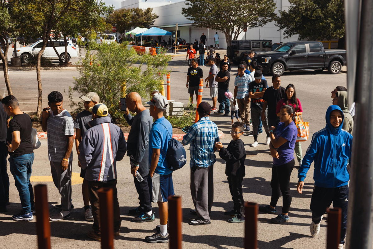 <i>Jordan Vonderhaar/Getty Images</i><br/>Migrants wait on September 19