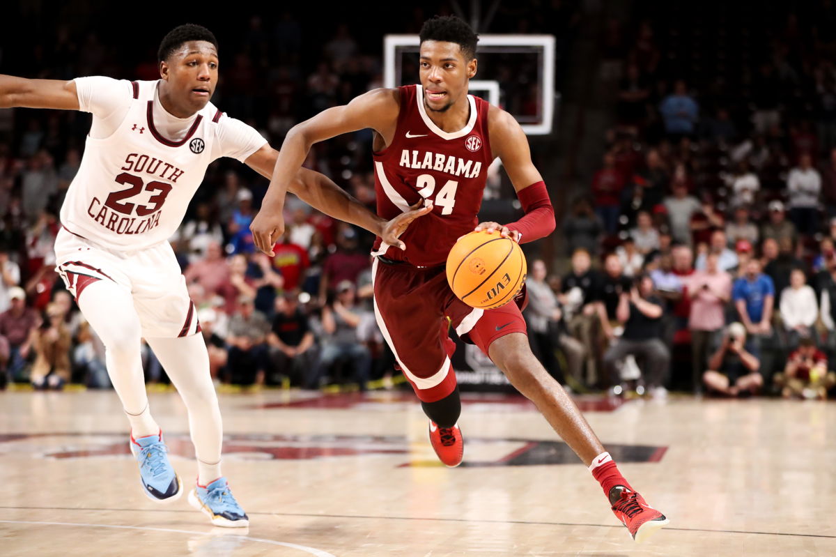<i>David Jensen/Icon Sportswire/Getty Images</i><br/>Brandon Miller (24) drives to the basket against South Carolina.