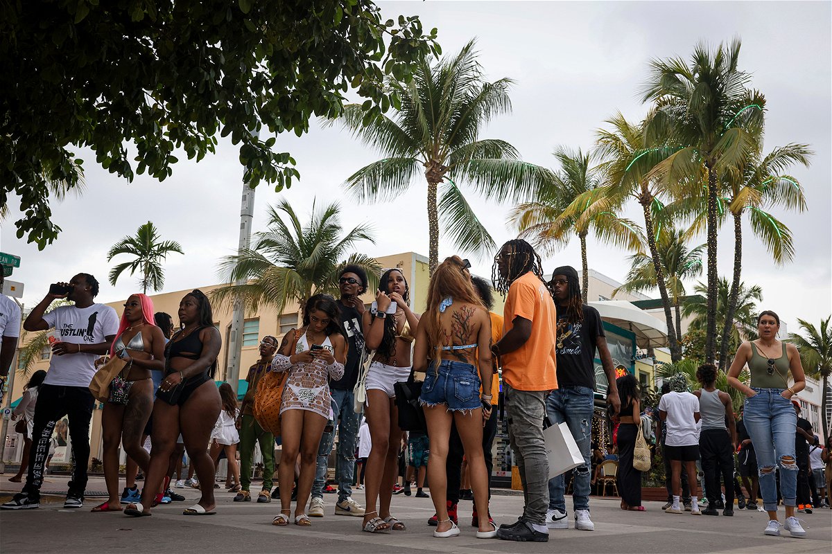 <i>Alie Skowronski/AP</i><br/>The Miami Beach City Commission voted Monday to not set a curfew for this upcoming weekend