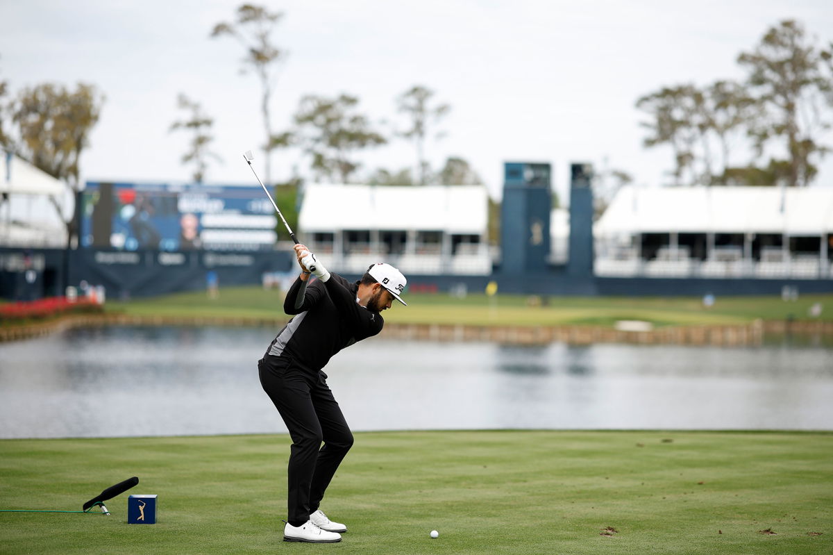 <i>Jared C. Tilton/Getty Images</i><br/>Hayden Buckley plays his shot from the 17th tee.