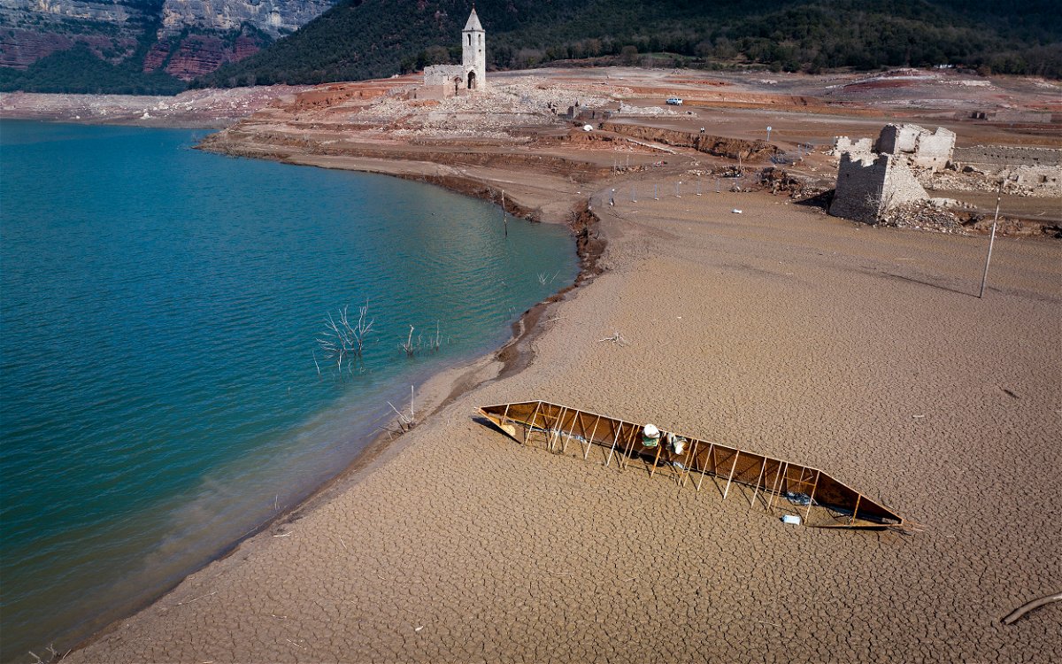 <i>Emilio Morenatti/AP</i><br/>The Sau reservoir