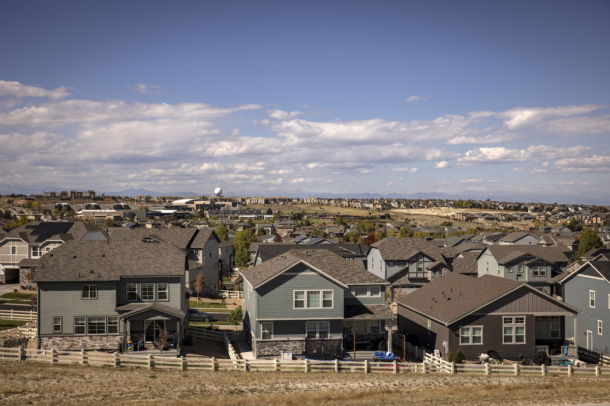 <i>Chet Strange/Bloomberg/Getty Images/FILE</i><br/>Home buyers can anticipate mortgage rates to move down through the rest of this year as the banking crisis drags on