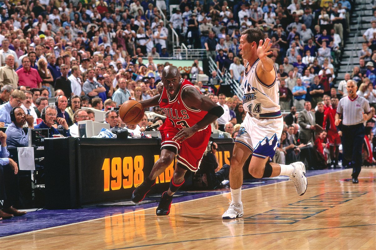 Michael Jordan of the Chicago Bulls moves the ball up court against News  Photo - Getty Images
