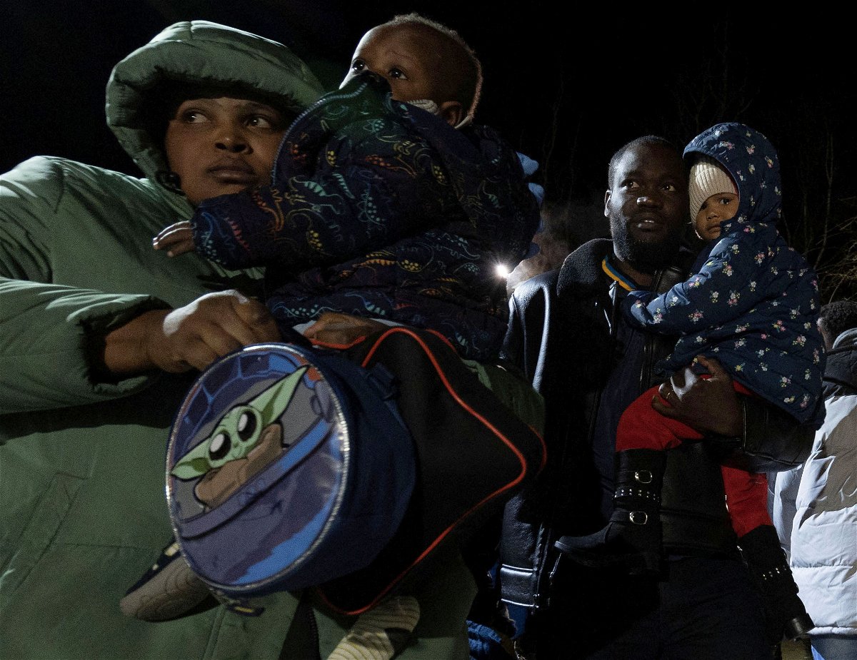 Migrants cross after midnight into Canada at Roxham Road