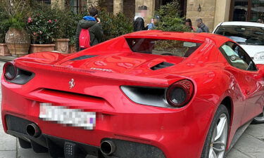 The tourist drove across Florence's famous Piazza della Signoria.